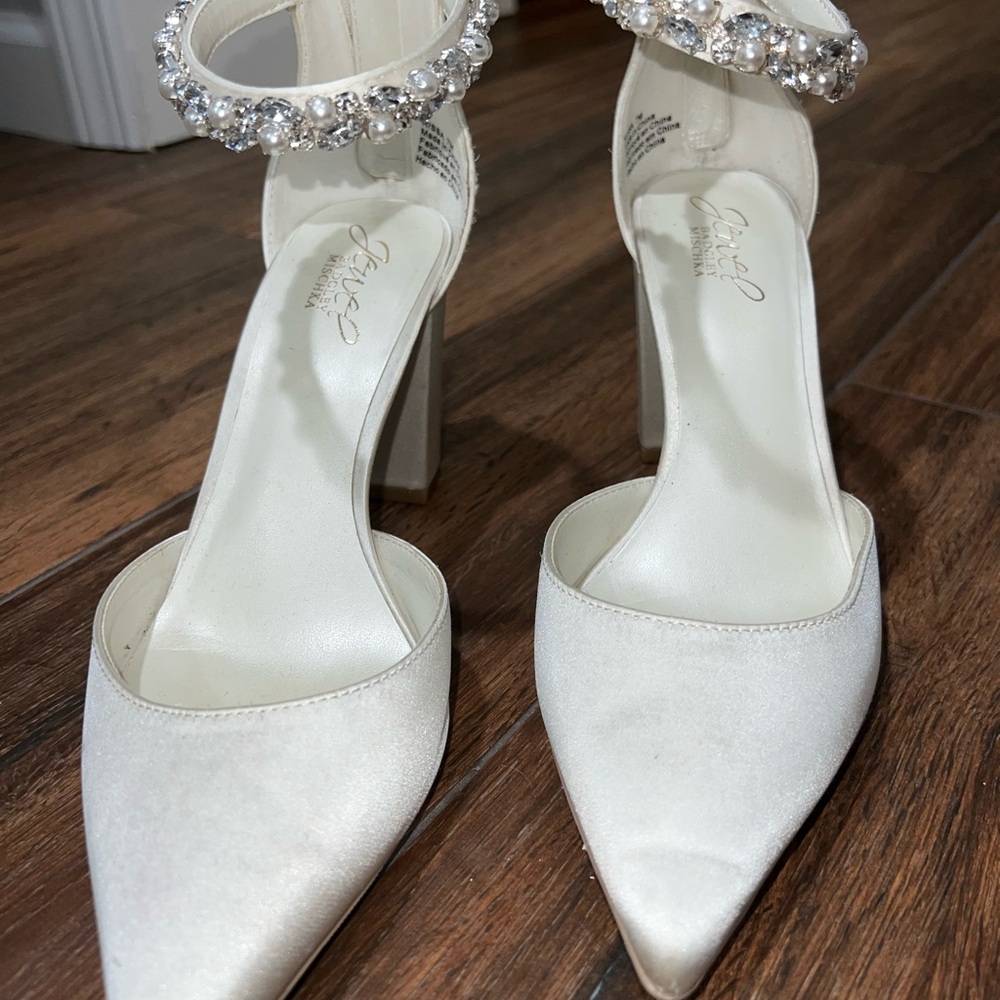 Jewel badgley mischka heels
